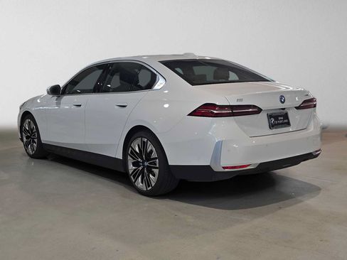 Used 2025 BMW i5 xDrive40 w/ Premium Package AWD/4WD image 5