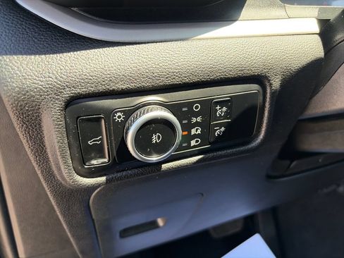 Used 2023 Ford Explorer XLT w/ Equipment Group 202A AWD/4WD image 15