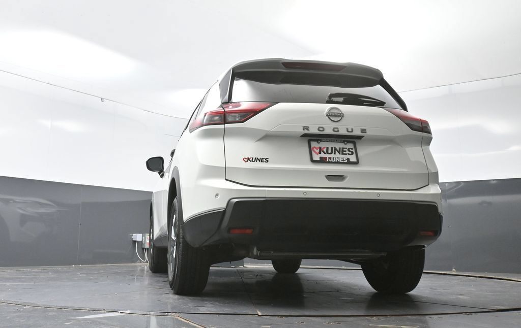 Used 2024 Nissan Rogue S FWD image 54