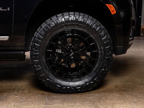 Used 2024 GMC Yukon XL Denali w/ Advanced Technology Package image 12