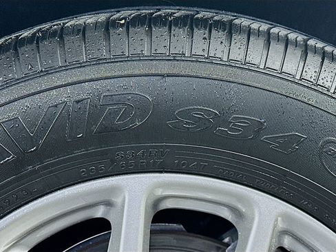 Used 2024 Chrysler Pacifica Touring-L image 32