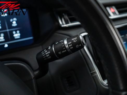 Used 2018 Land Rover Range Rover Velar R-Dynamic HSE image 37