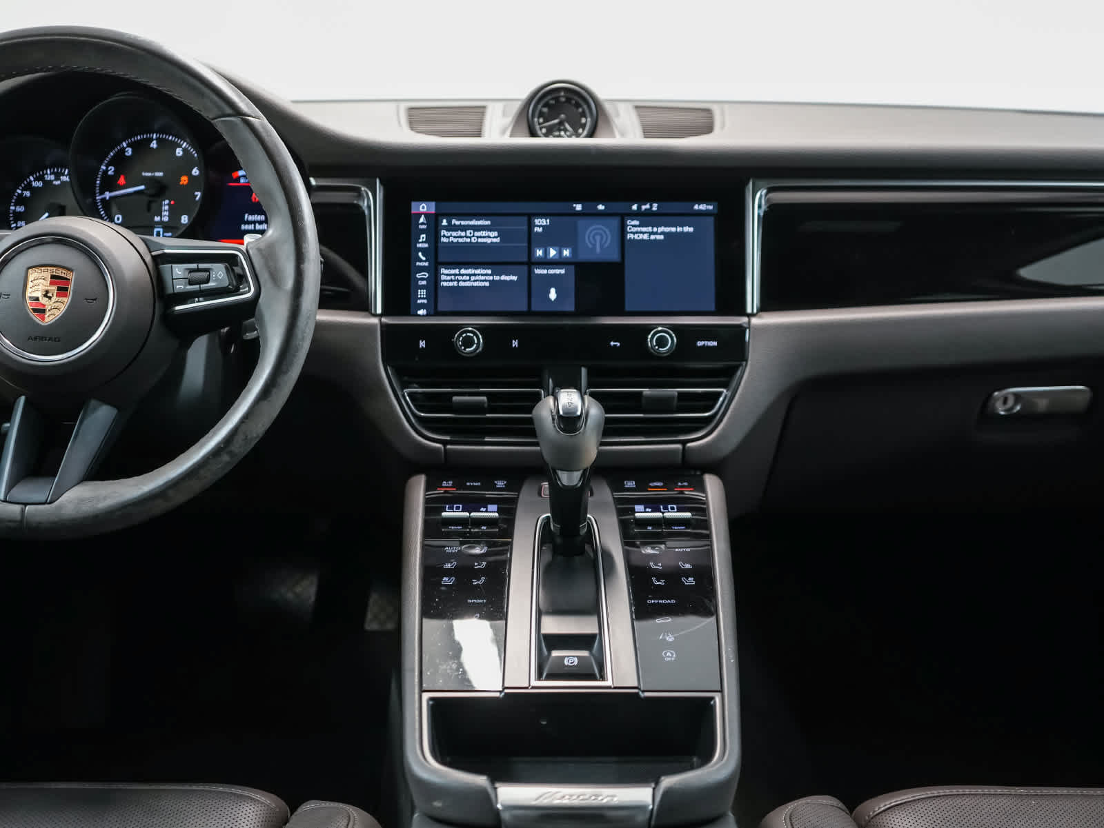 Certified 2024 Porsche Macan AWD/4WD image 19