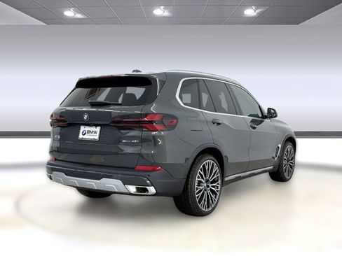 New 2026 BMW X5 sDrive40i image 9
