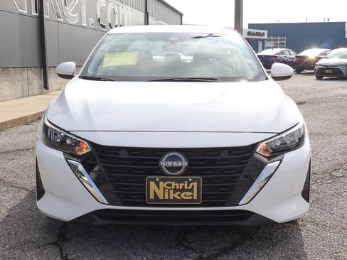 Used 2024 Nissan Sentra SV FWD image 2