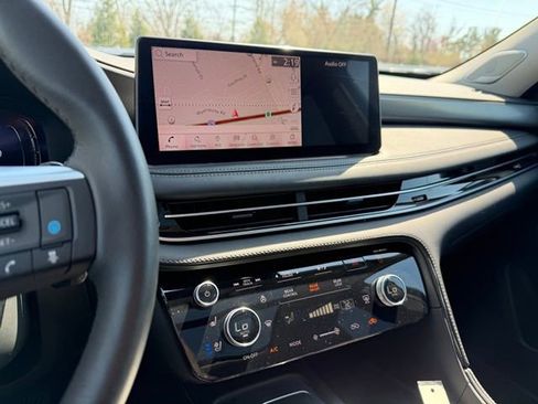 Used 2025 INFINITI QX60 Luxe image 16