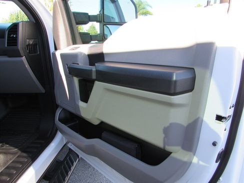 Used 2017 Ford F250 XL w/ STX Appearance Package AWD/4WD image 32