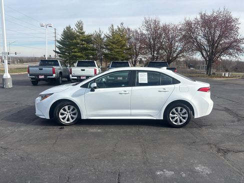 Used 2023 Toyota Corolla LE image 4