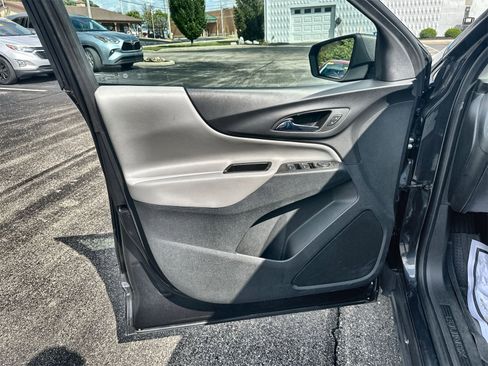 Used 2022 Chevrolet Equinox LS w/ LS Convenience Package image 21