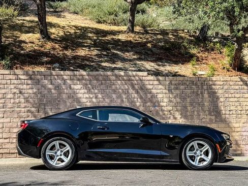 Used 2016 Chevrolet Camaro LT RWD image 15