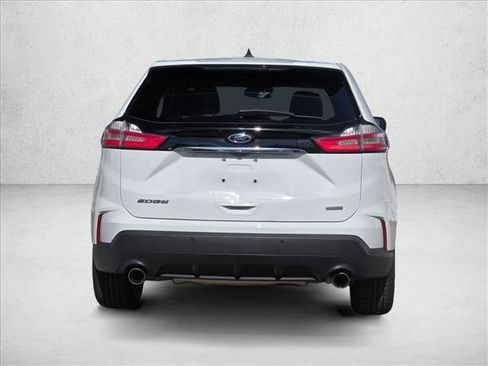 Used 2020 Ford Edge SE image 6