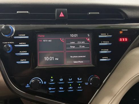 Used 2018 Toyota Camry LE w/ Convenience Package FWD image 14