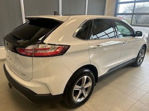 Used 2022 Ford Edge SEL w/ Convenience Package image 4