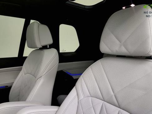 Used 2024 BMW X7 xDrive40i w/ M Sport Package AWD/4WD image 47