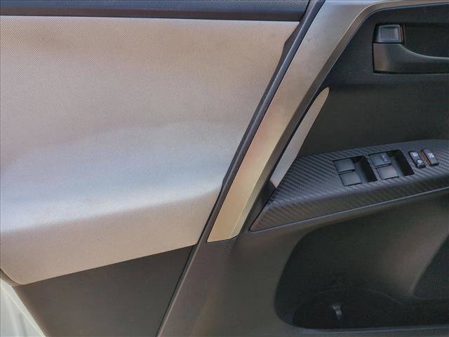 Used 2014 Toyota RAV4 LE FWD image 11