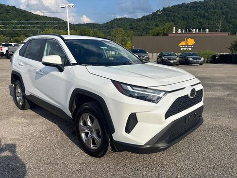 Used 2025 Toyota RAV4 XLE AWD/4WD image 7