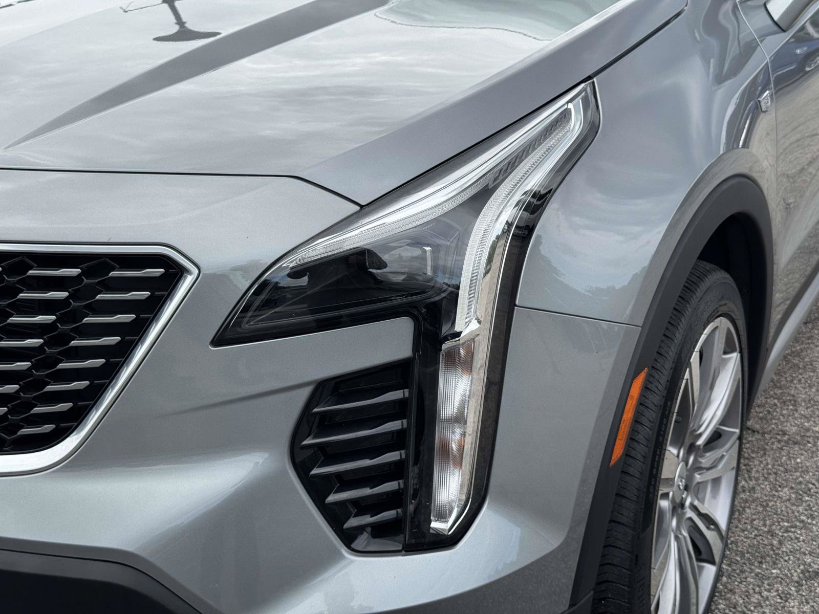 Certified 2023 Cadillac XT4 Premium Luxury w/ Cold Weather Package AWD/4WD image 9