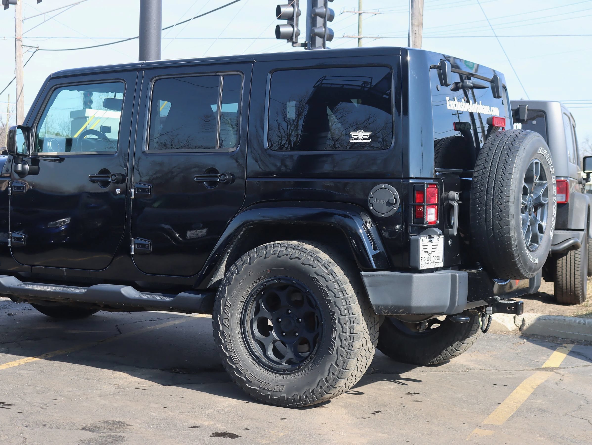 Used 2018 Jeep Wrangler Unlimited Sahara AWD/4WD image 13