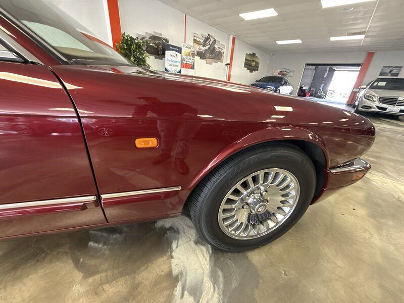 Used 1997 Jaguar XJ Vanden Plas RWD image 10