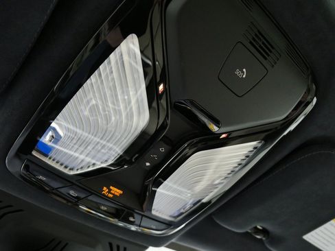 Used 2022 BMW X7 M50i image 35