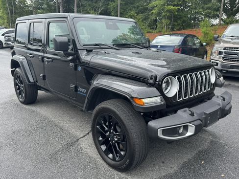 Used 2025 Jeep Wrangler Unlimited Sahara w/ Safety Group AWD/4WD image 3