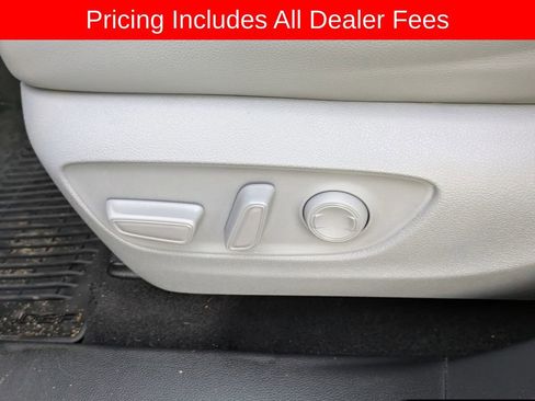 Used 2023 Toyota Highlander XLE FWD image 21