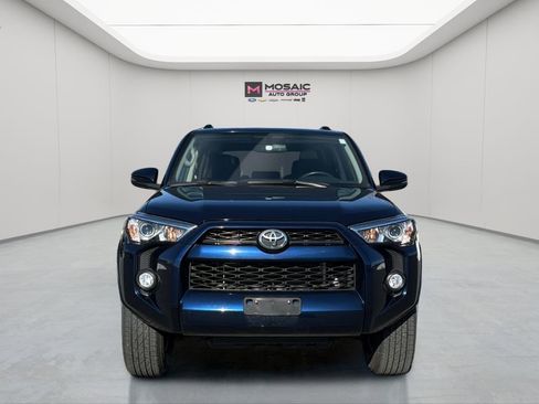 Used 2019 Toyota 4Runner SR5 Premium AWD/4WD image 2