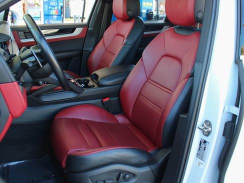 Used 2024 Porsche Cayenne S AWD/4WD image 16