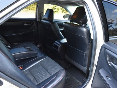 Used 2015 Toyota Camry SE FWD image 12