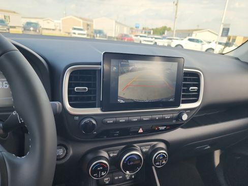 Used 2026 Hyundai Venue SEL FWD image 24