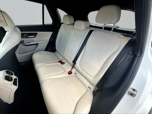 Used 2025 Mercedes-Benz GLC 300 4MATIC image 22
