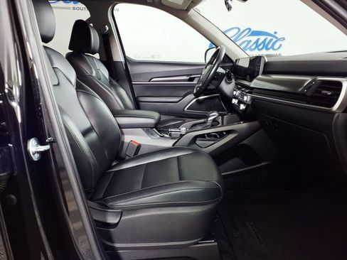 Used 2025 Kia Telluride S FWD image 12