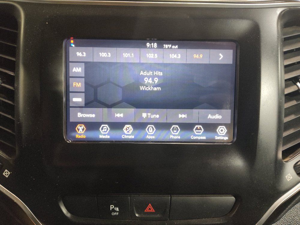 Used 2020 Jeep Cherokee Latitude Plus FWD image 25
