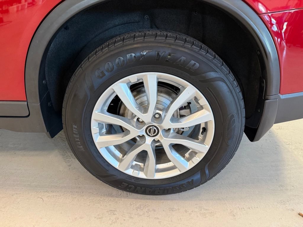 Used 2018 Nissan Rogue SV w/ Premium Package AWD/4WD image 32