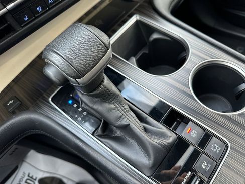 Used 2021 Toyota Sienna Platinum image 27