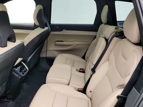 Used 2025 Volvo EX90 Ultra AWD/4WD image 19