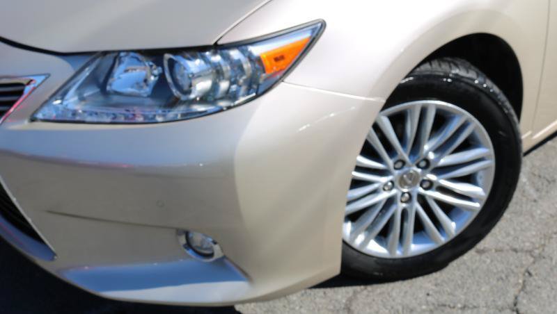 Used 2015 Lexus ES 350 w/ Luxury Package FWD image 4