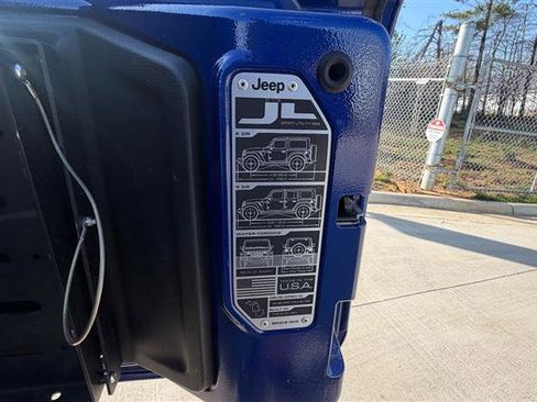 Used 2018 Jeep Wrangler Sport image 27