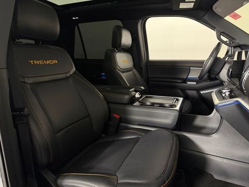 Used 2025 Ford Expedition Tremor AWD/4WD image 33