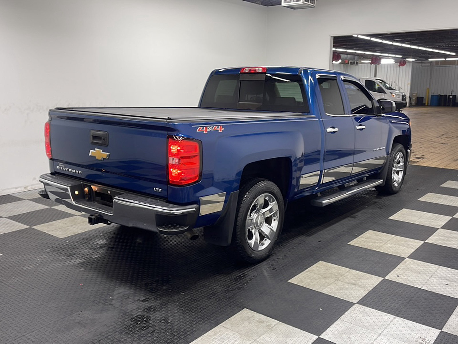 Used 2015 Chevrolet Silverado 1500 LTZ AWD/4WD image 17
