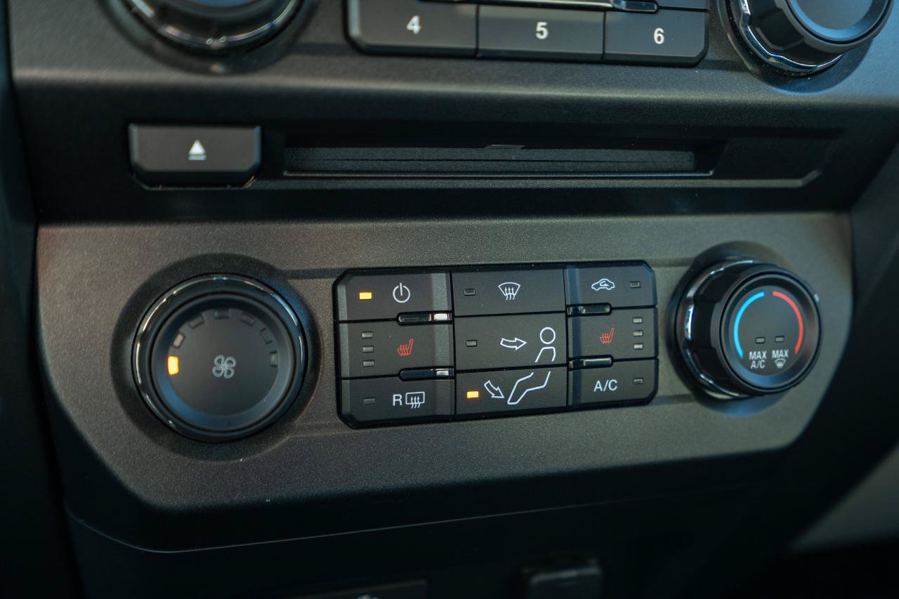 Used 2017 Ford F350 XLT w/ XLT Premium Package AWD/4WD image 30