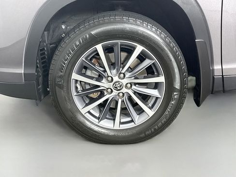 Used 2019 Toyota Highlander XLE image 20