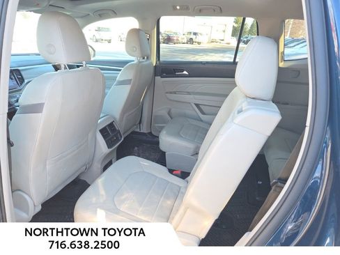 Used 2021 Volkswagen Atlas SEL Premium image 12