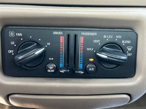 Used 2001 Buick Century Custom w/ Premium Pkg FWD image 23
