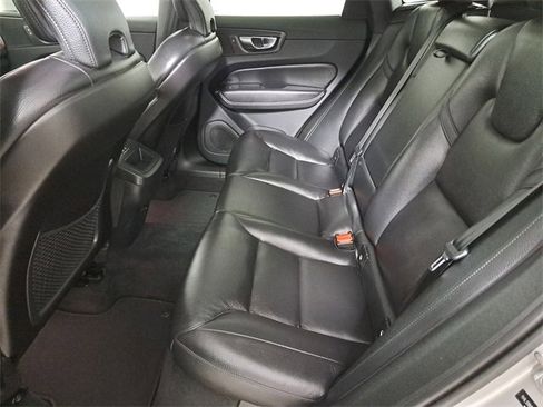 Used 2023 Volvo XC60 B5 Plus w/ Climate Package image 12