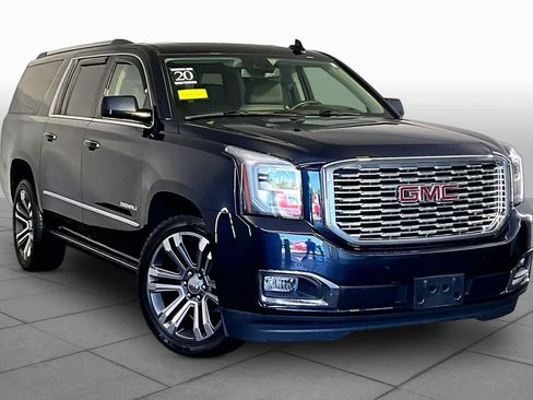 Used 2020 GMC Yukon XL Denali w/ Denali Premium Package AWD/4WD image 3