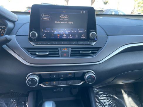 Used 2025 Nissan Altima 2.5 SR image 17