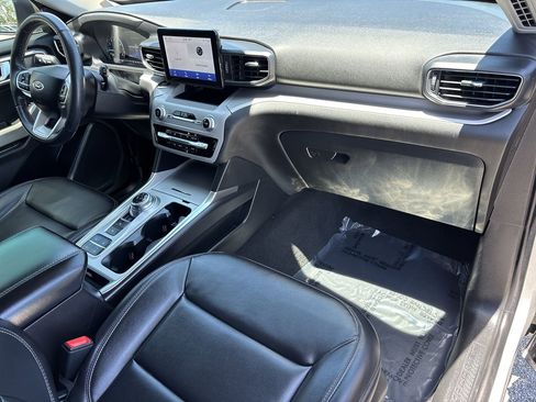Used 2023 Ford Explorer XLT w/ Equipment Group 202A RWD image 12