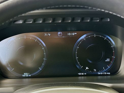 Used 2022 Volvo XC90 T5 Momentum w/ Advanced Package image 19