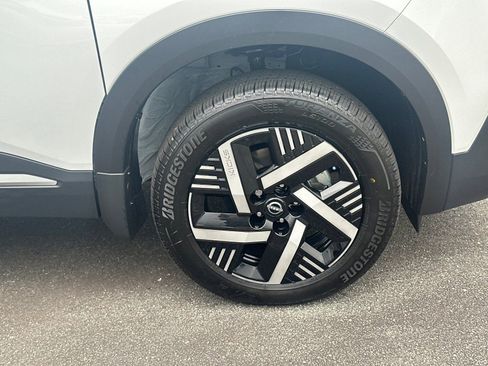 New 2026 Nissan Kicks SV image 12